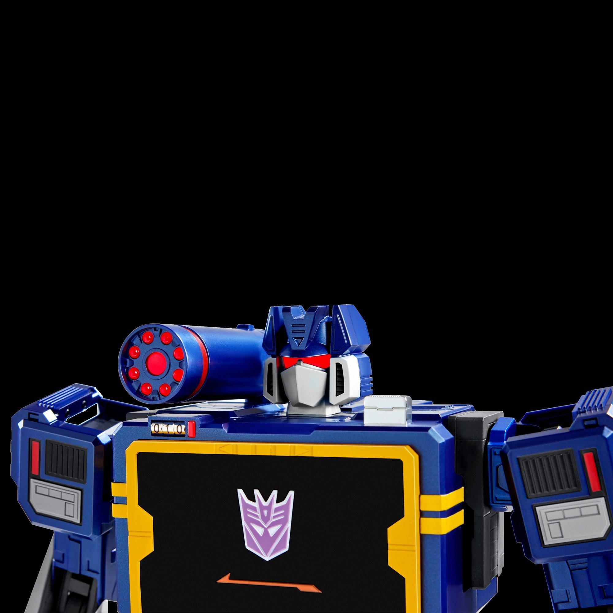 Transformers G1 Flagship Soundwave Auto-Converting Robot by Robosen